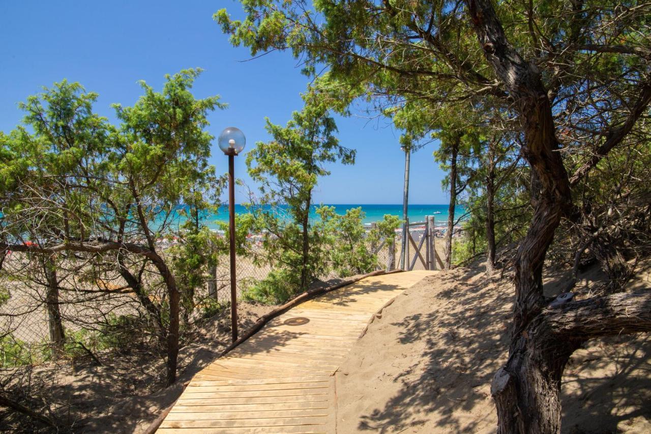 Paradu Ecovillage & Resort Марина ди Кастането Кардучи Екстериор снимка